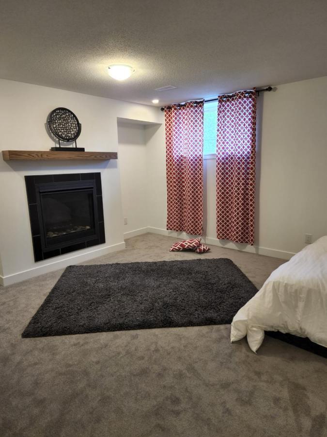 Place You Can Call Home !!! Near Ottawa Airport Екстериор снимка